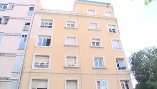 Muere una mujer tras caer desde un quinto piso en Barcelona
