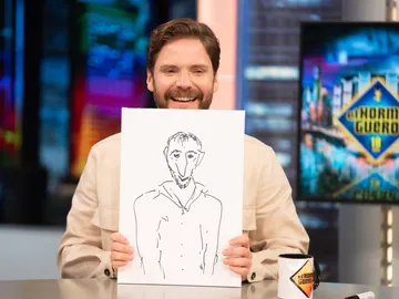 Pablo Motos y Daniel Brühl ponen a prueba su talento para dibujar: "¿¡Pero qué has hecho!?" Pablo Motos y Daniel Brühl ponen a prueba su talento para dibujar: "¿¡Pero qué has hecho!?"