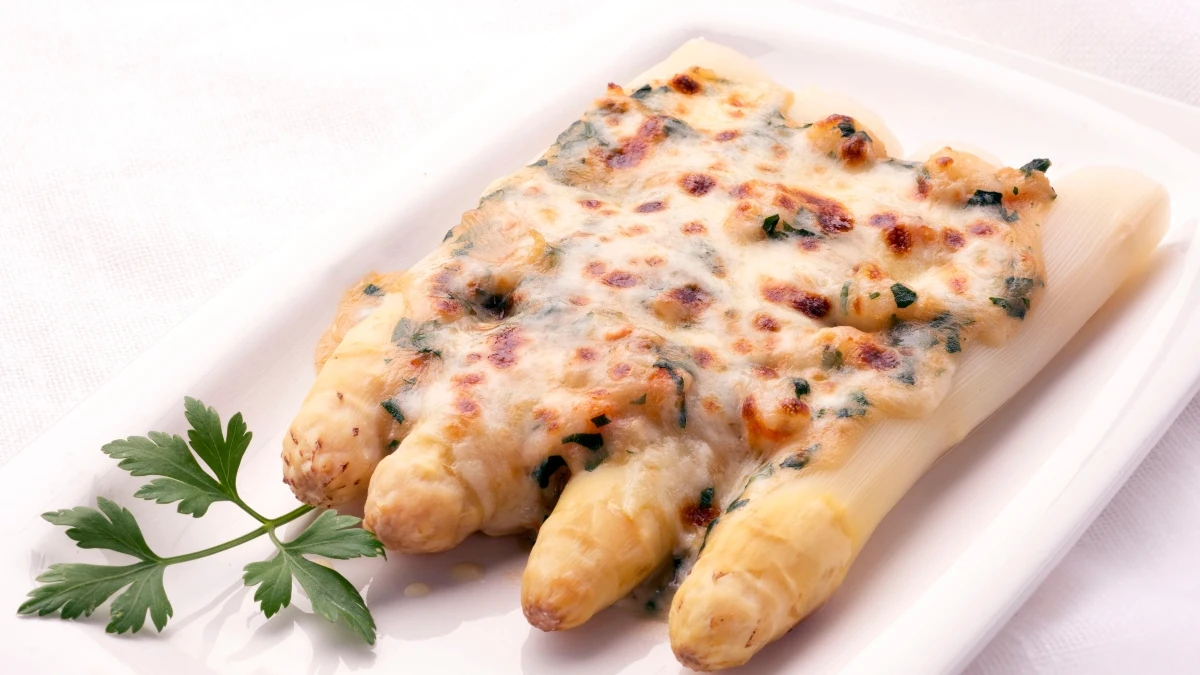 Esp&aacute;rragos con langostinos y espinacas, de Argui&ntilde;ano: "Un platazo de fiesta"