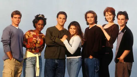 Matthew Lawrence, Trina McGee, Ben Savage, Danielle Fishel, Will Friedle, Maitland Ward, Rider Strong en la serie Yo y el mundo en 1999 Matthew Lawrence, Trina McGee, Ben Savage, Danielle Fishel, Will Friedle, Maitland Ward, Rider Strong en la serie Yo y el mundo en 1999