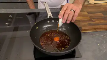 Mezcla bien y cocina la salsa