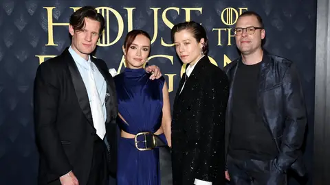 Matt Smith, Olivia Cooke, Emma D'Arcy y Mark James en la premiere de la temporada 2 de La Casa del Dragón Matt Smith, Olivia Cooke, Emma D'Arcy y Mark James en la premiere de la temporada 2 de La Casa del Dragón