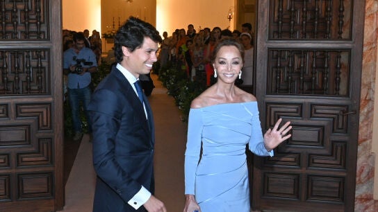 &Aacute;lvaro Castillejo, el d&iacute;a de su boda, junto con su madrina, Isabel Preysler