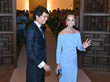Álvaro Castillejo, el día de su boda, junto con su madrina, Isabel Preysler Álvaro Castillejo, el día de su boda, junto con su madrina, Isabel Preysler
