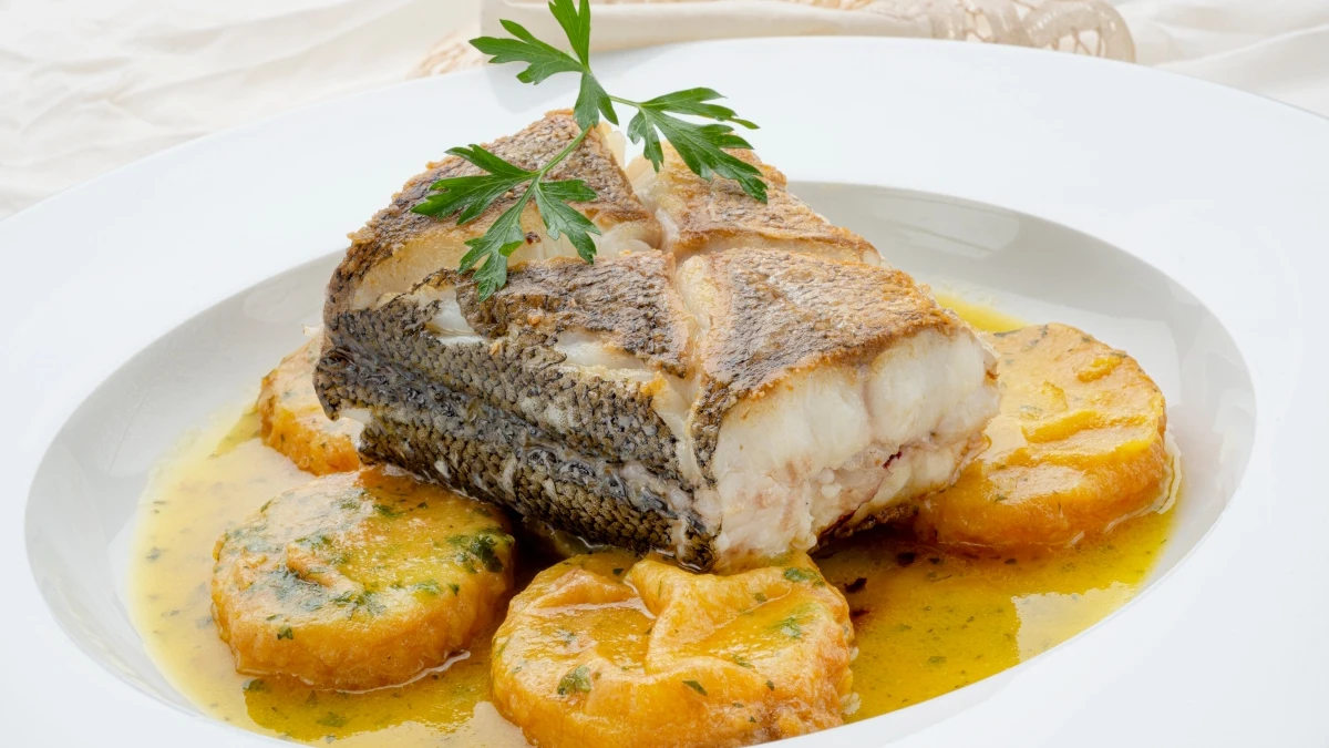 Merluza con patatas a la importancia Merluza con patatas a la importancia