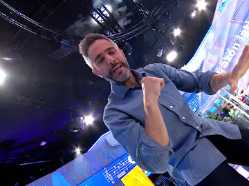 El tropiezo de Roberto Leal intentando imitar… ¡a David Bisbal!: “¿Te has roto algo?” El tropiezo de Roberto Leal intentando imitar… ¡a David Bisbal!: “¿Te has roto algo?”