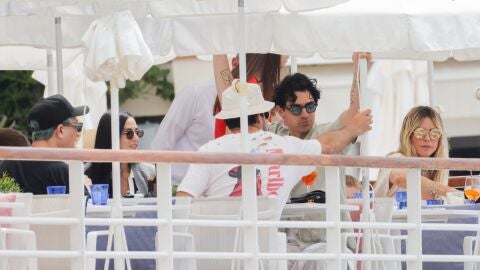 Demi Moore y Joe Jonas comiendo juntos en Francia