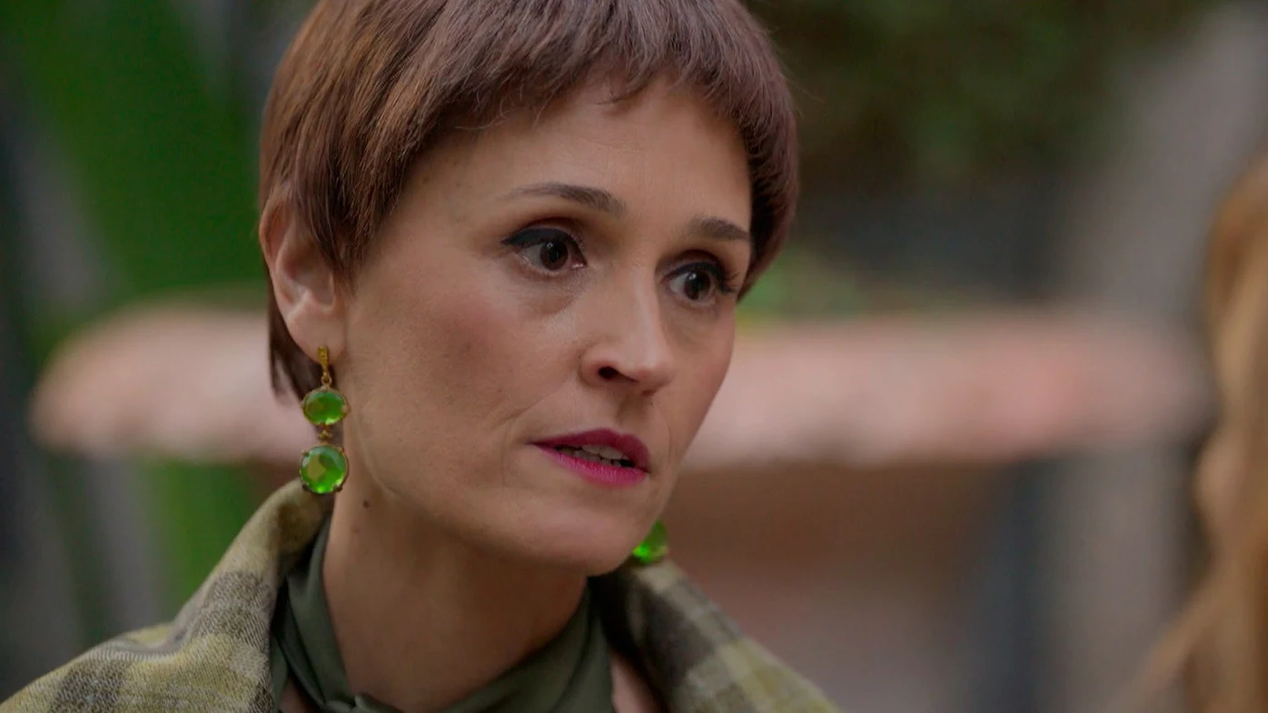 Rosario da por perdida a Olivia tras verla junto a Yaman Rosario da por perdida a Olivia tras verla junto a Yaman