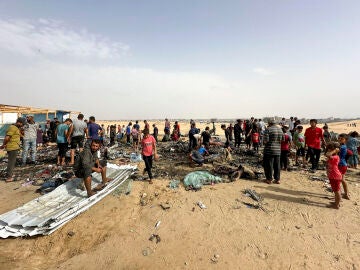 Fotografía de la zona de un ataque el pasado 27 de mayo en los campos de desplazados en Tal al Sultan, en Rafah