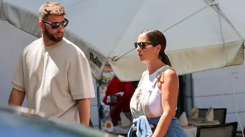 Anabel Pantoja y David Rodríguez paseando por Madrid Anabel Pantoja y David Rodríguez paseando por Madrid