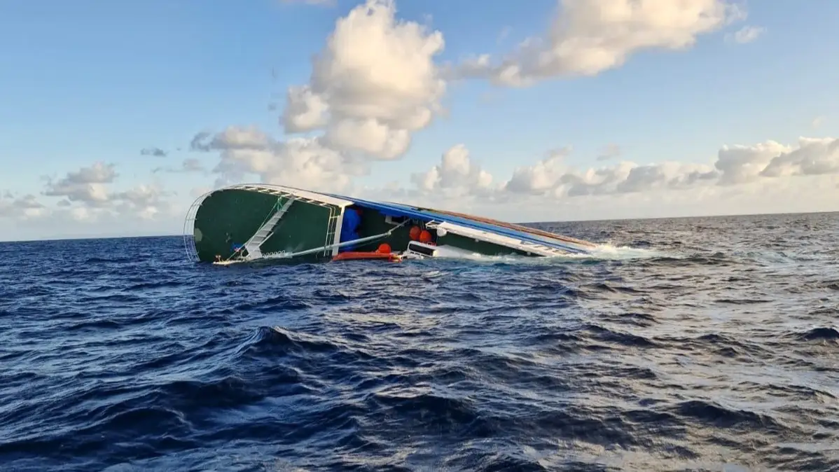 Naufraga un buque gallego con 19 personas a bordo Naufraga un buque gallego con 19 personas a bordo