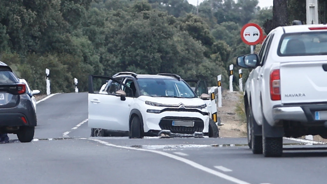 Un vehículo en la zona acordonada por las fuerzas de seguridad tras el asesinato Un vehículo en la zona acordonada por las fuerzas de seguridad tras el asesinato