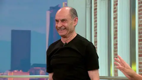 Antonio sigue bailando a los 80 años para homenajear a Aurora, su difunta mujer y amor de su vida Antonio sigue bailando a los 80 años para homenajear a Aurora, su difunta mujer y amor de su vida