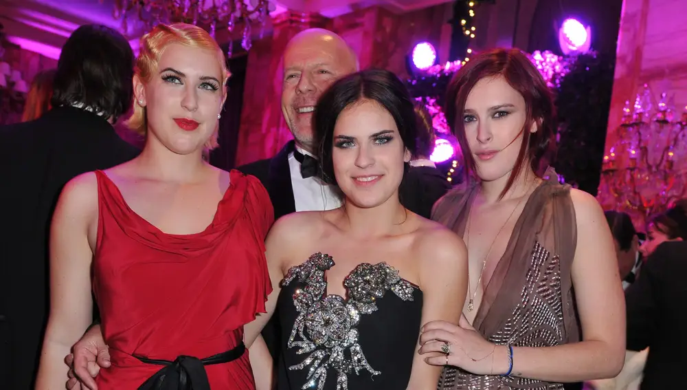 Bruce Willis con sus hijas Rumer, Tallulah y Scout Bruce Willis con sus hijas Rumer, Tallulah y Scout