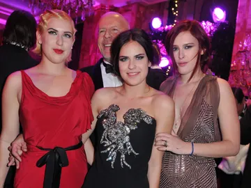 Bruce Willis con sus hijas Rumer, Tallulah y Scout Bruce Willis con sus hijas Rumer, Tallulah y Scout