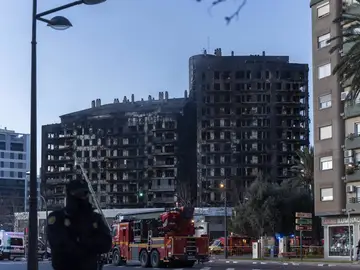 El edificio incendiado de Campanar (Valencia) podrá ser rehabilitado, según el informe pericial de los propietarios