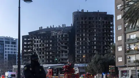 El edificio incendiado de Campanar (Valencia) podrá ser rehabilitado, según el informe pericial de los propietarios