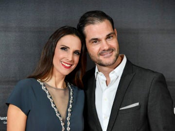 Nuria Fergó y Juan Pablo Lauro en un photocall