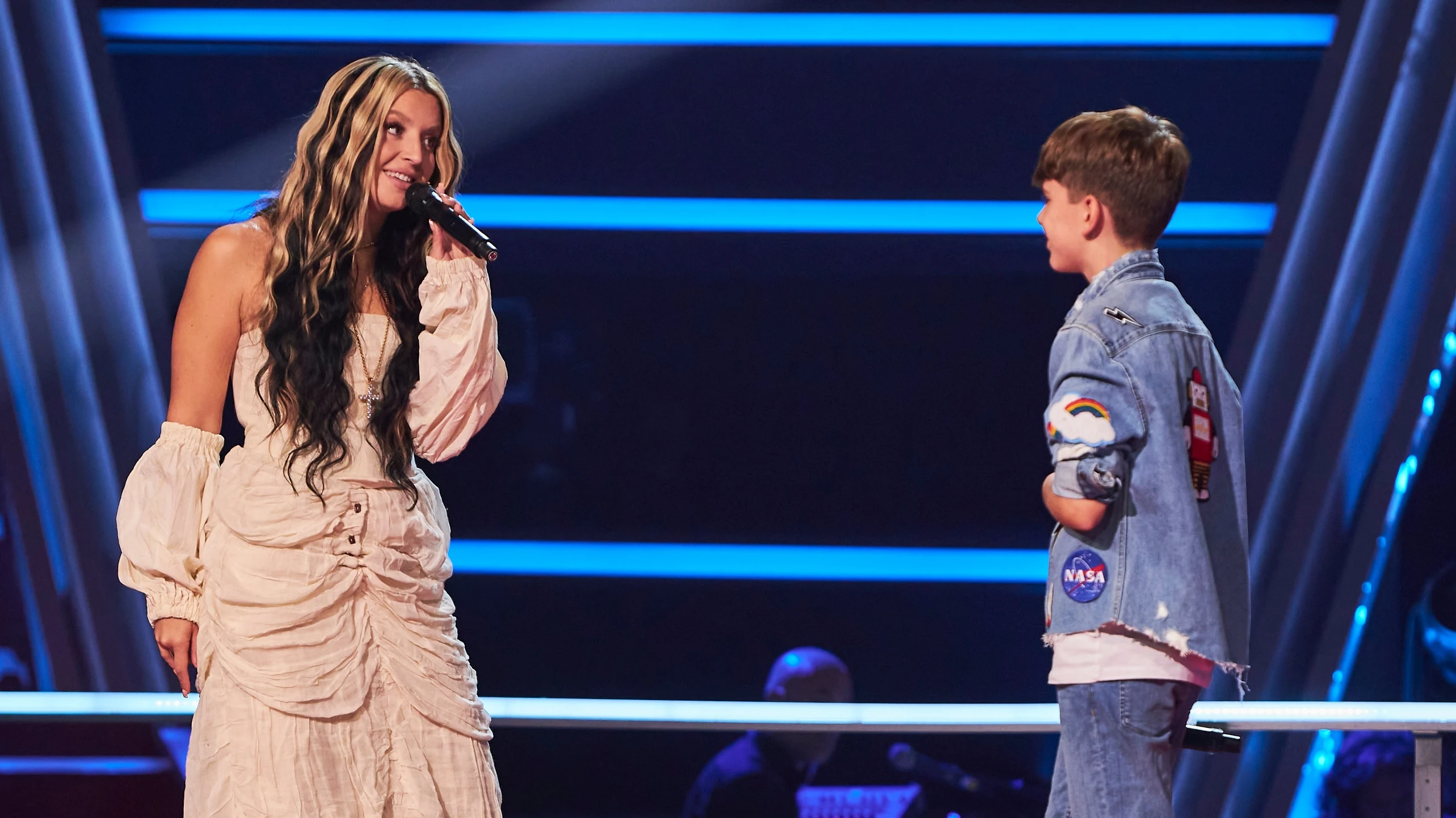 Lola &Iacute;ndigo, puro coraz&oacute;n cantando 'Drag&oacute;n' con Sergio: "Gracias por este momento"