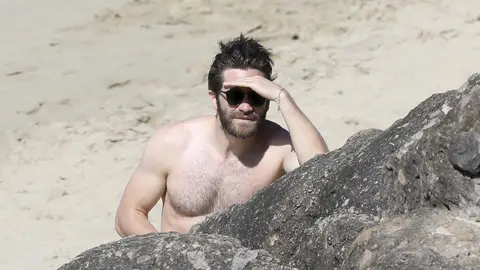 Jake Gyllenhaal en la playa Jake Gyllenhaal en la playa