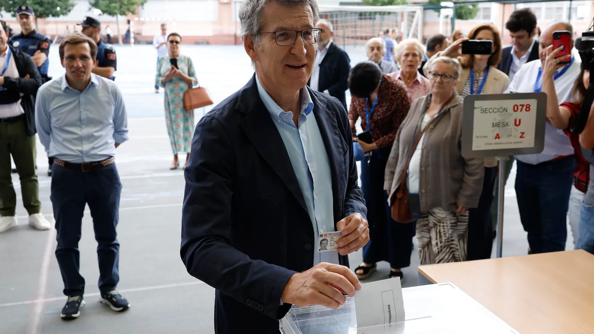 Feijóo vota en las elecciones europeas Feijóo vota en las elecciones europeas