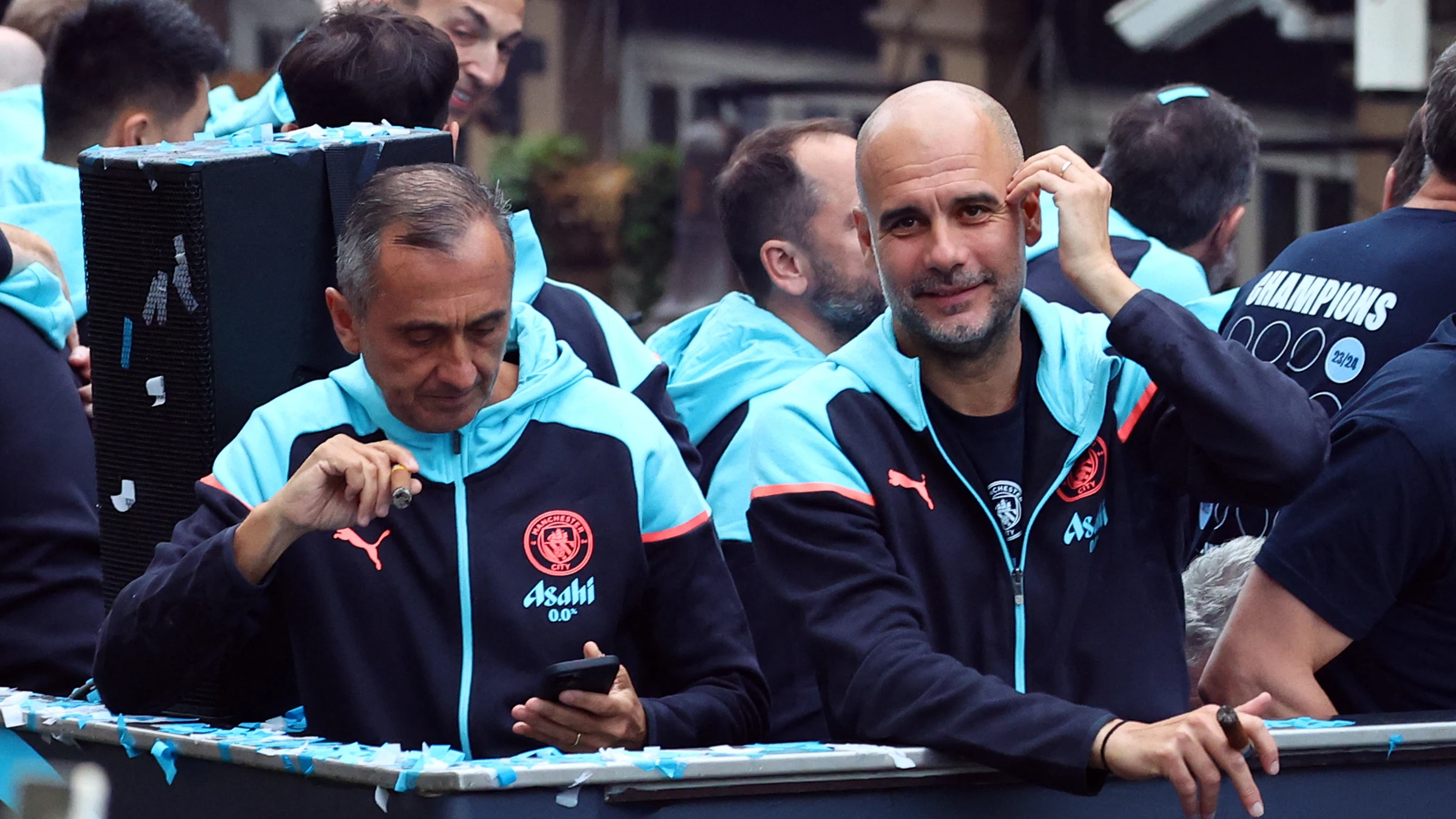 Pep Guardiola celebra un t&iacute;tulo con el Manchester City