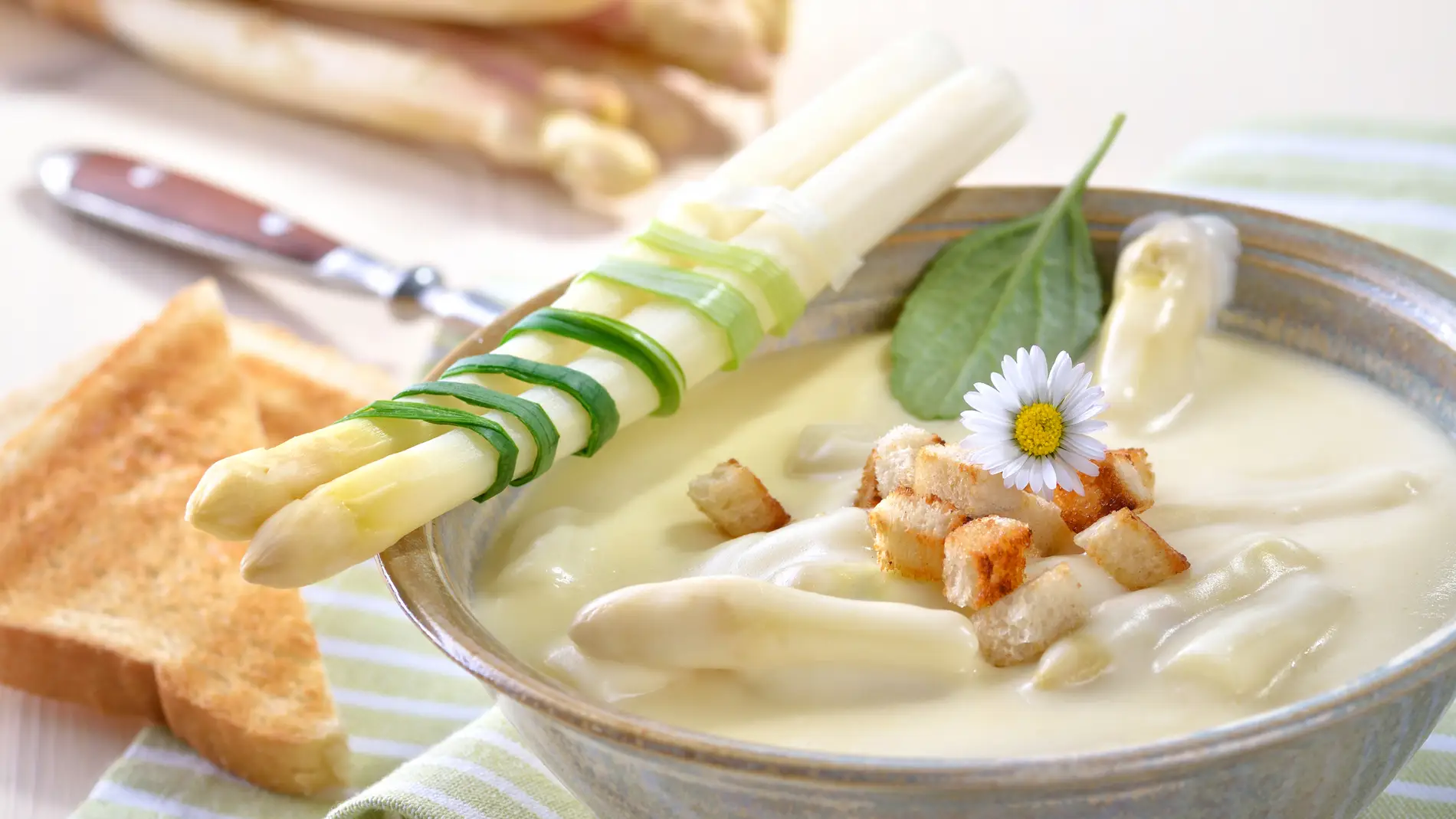 Gazpacho con espárragos blancos