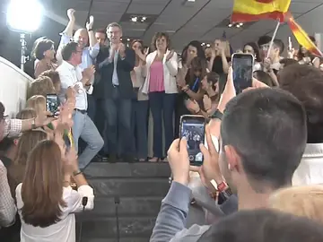 Los populares celebran su victoria en las elecciones europeas Los populares celebran su victoria en las elecciones europeas
