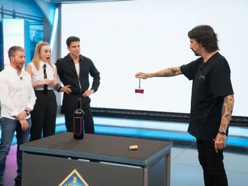 Marron sorprende a Álex González y Marta Hazas con objetos mágicos: "¡Qué bonito!" Marron sorprende a Álex González y Marta Hazas con objetos mágicos: "¡Qué bonito!"