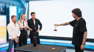 Marron sorprende a Álex González y Marta Hazas con objetos mágicos: 