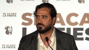 Alvise P&eacute;rez, l&iacute;der 'Se Acab&oacute; la Fiesta', durante su discurso en una discoteca de Madrid tras las elecciones europeas