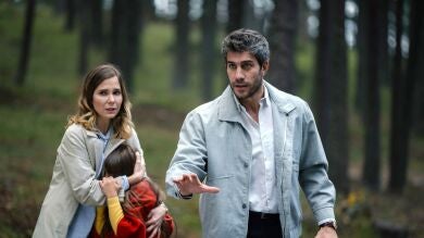 Capítulo 76 de Sueños de libertad; 11 de junio: Jesús, fuera de sí, dispara a Begoña en presencia de Andrés y Julia