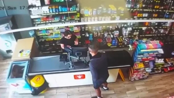 El vídeo del atracador arrepentido en Vecindario El vídeo del atracador arrepentido en Vecindario