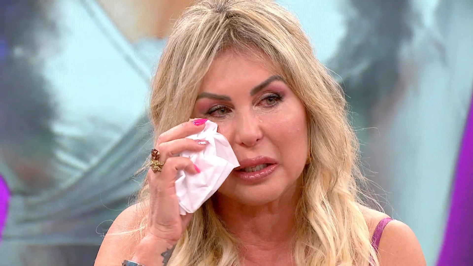 Malena Gracia responde a la familia de Arévalo tras su polémica canción: "Me duele, es un homenaje para él" Malena Gracia responde a la familia de Arévalo tras su polémica canción: "Me duele, es un homenaje para él"