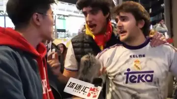 Momento de la entrevista de un reportero chino