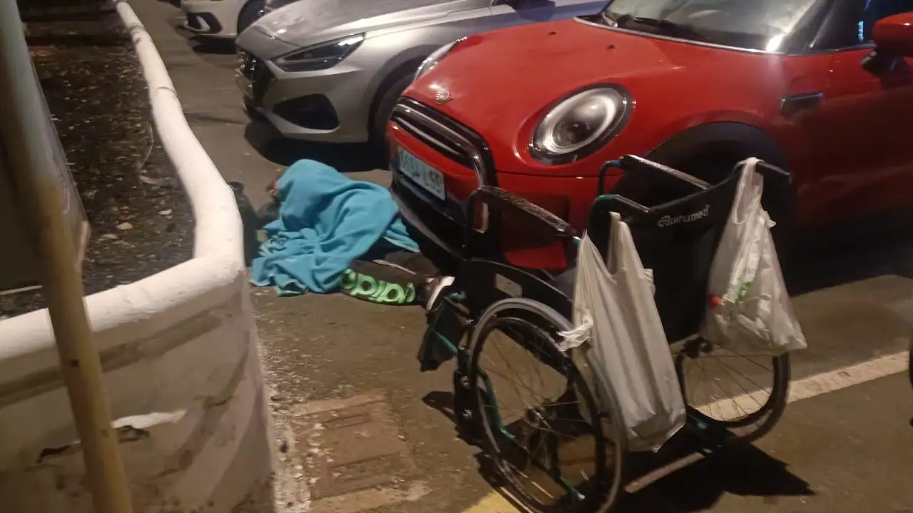 Pedro durmiendo en la calle