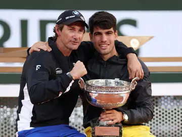 Ferrero y Alcaraz con la 'Copa de los Mosqueteros' Ferrero y Alcaraz con la 'Copa de los Mosqueteros'