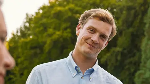 Martijn Lakemeier es el rey Guillermo Alejandro en Máxima: “Mantenerse en privado nunca fue una opción” Martijn Lakemeier es el rey Guillermo Alejandro en Máxima: “Mantenerse en privado nunca fue una opción”