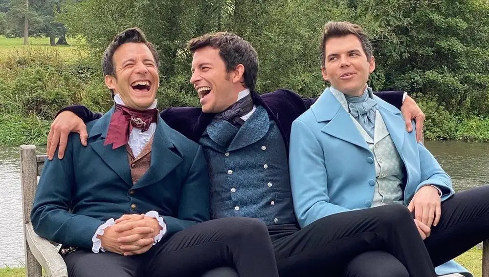 Luke Thompson, Jonathan Bailey y Luke Newton en Los Bridgerton Luke Thompson, Jonathan Bailey y Luke Newton en Los Bridgerton