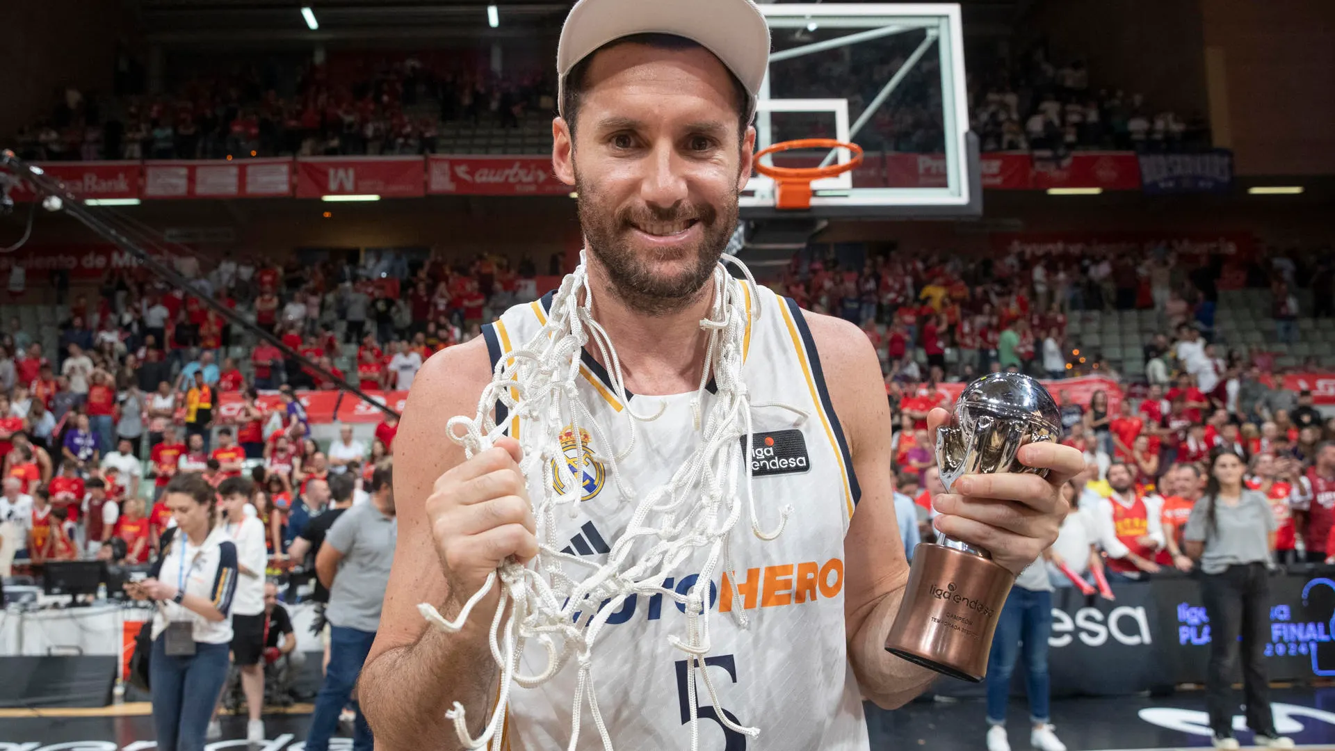 Rudy Fernández, tras ganar la Liga ACB en Murcia Rudy Fernández, tras ganar la Liga ACB en Murcia
