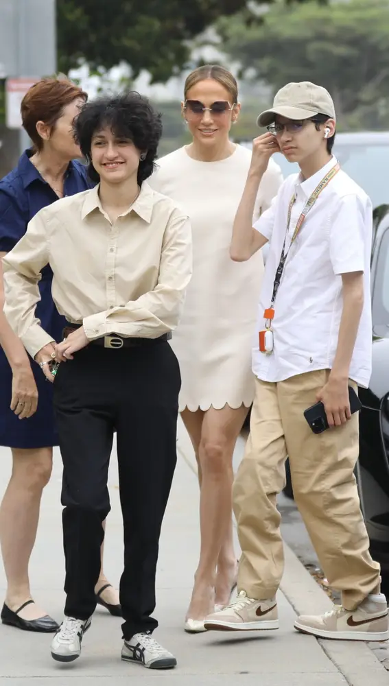 Jennifer Lopez con sus hijos Max y Emme Jennifer Lopez con sus hijos Max y Emme