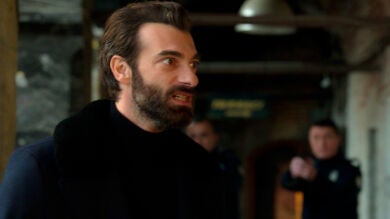 “Me enfrenté a todo el mundo por ti”: Yaman es detenido por la policía, y Ozan sufre un grave accidente