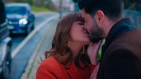 Çağatay y Kumru preparan su gran jugada para burlarse de todos: "Pronto seremos muy felices Çağatay y Kumru preparan su gran jugada para burlarse de todos: "Pronto seremos muy felices