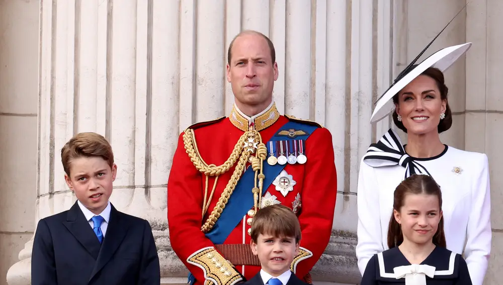 Los príncipes Guillermo y Kate Middleton junto a sus hijos George, Louis y Charlotte