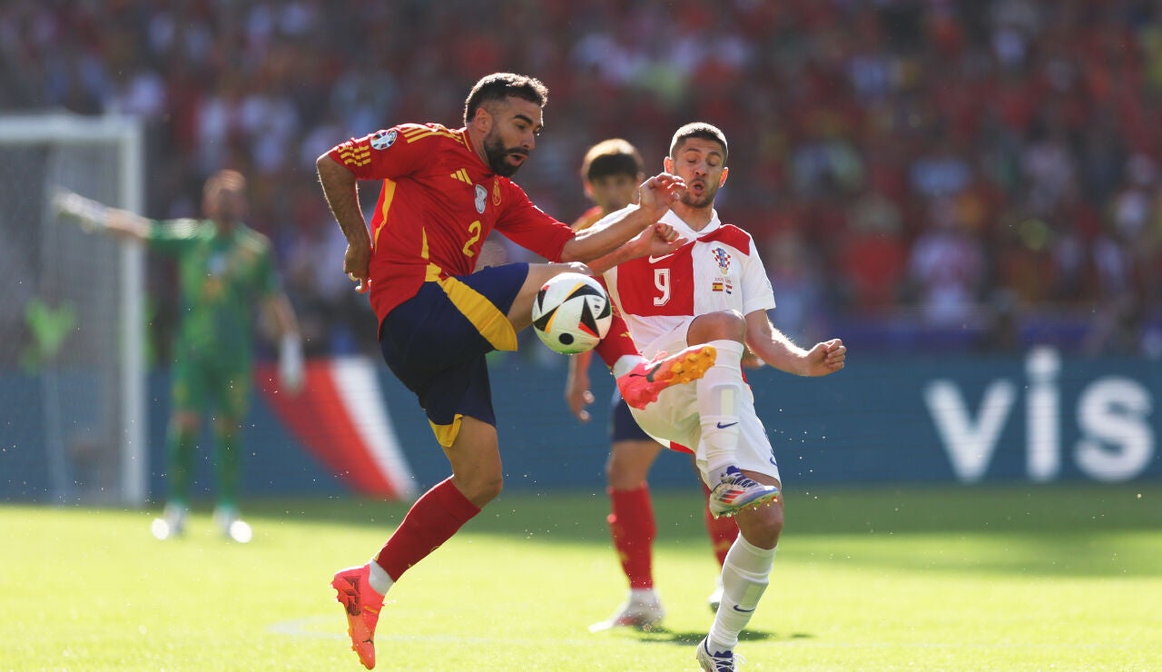 Carvajal controla un bal&oacute;n ante Kramaric