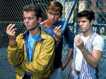 Russ Tamblyn, Tucker Smith y Tony Mordente en West Side Story