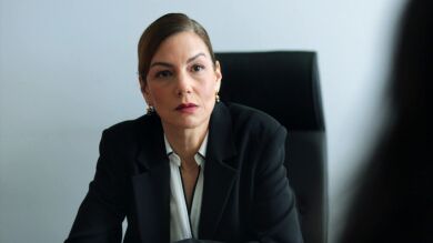 Iclal acorrala a Ceylin y a Yekta: 