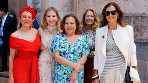 Ana Obregón junto a sus hermanas, Amalia y Celia Ana Obregón junto a sus hermanas, Amalia y Celia