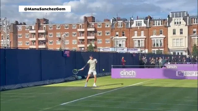 Alcaraz prepara su debut en hierba este 2024 ante Cerúndolo Alcaraz prepara su debut en hierba este 2024 ante Cerúndolo