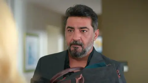 En el último capítulo de Hermanos: Ümutcan vuelve a casa con su familia y Nebahat echa a Akif de su vida En el último capítulo de Hermanos: Ümutcan vuelve a casa con su familia y Nebahat echa a Akif de su vida